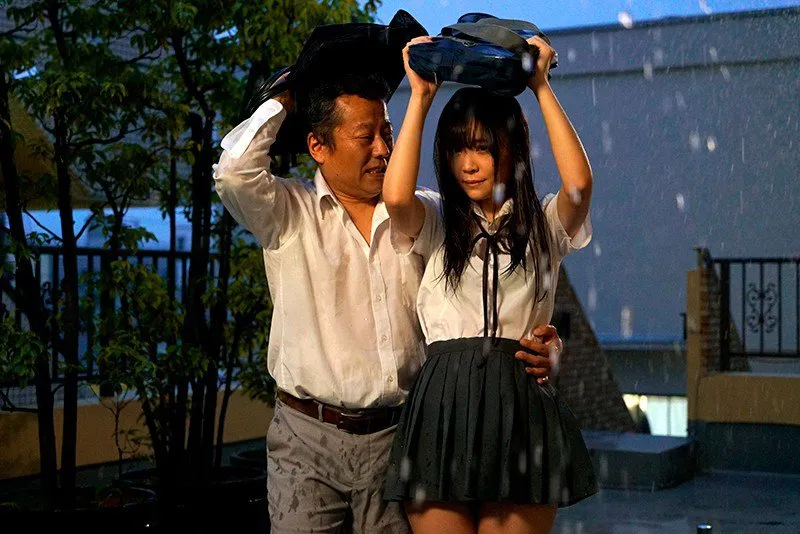 Em học sinh ngủ nhờ nhà thầy giáo vì một con bão bất ngờ