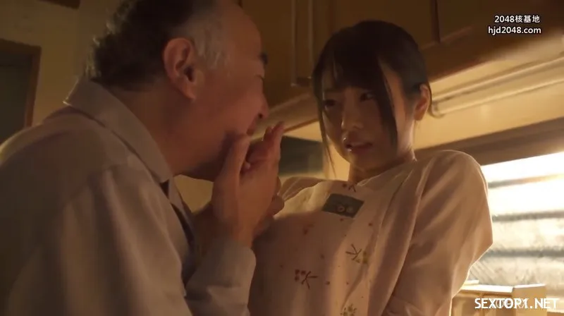 ở nhà một mình, vợ trẻ bị lão giao cục thịt cưỡng hiếp