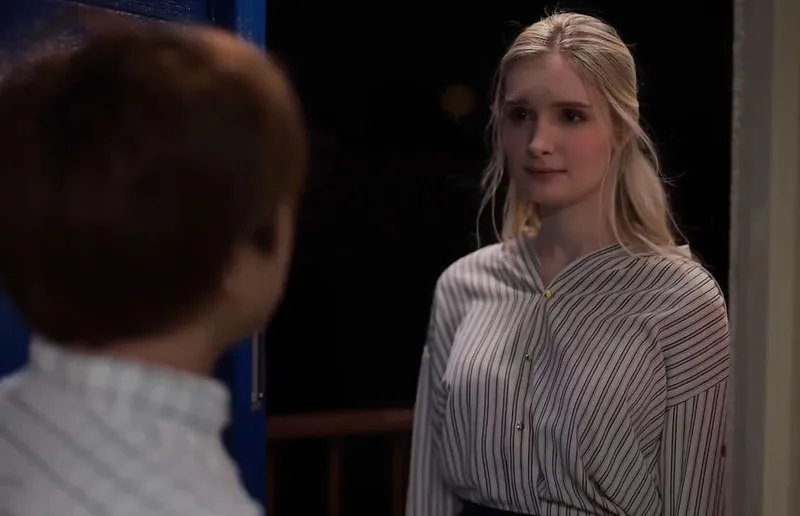 Cô đơn nơi xứ lạ với ông xã già, cô vợ tây được thằng hàng xóm an ủi