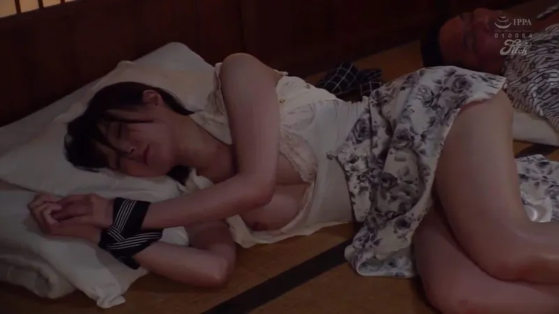 Xin người chồng đi công việc với sếp, nữ nhân viên rơi vào kế hoạch của ông tiền bối biến thái