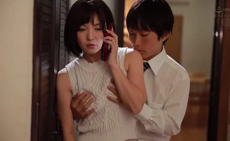 Anh xã đi đánh golf, vợ ở nhà dẫn trai trẻ về làm tình cho sướng