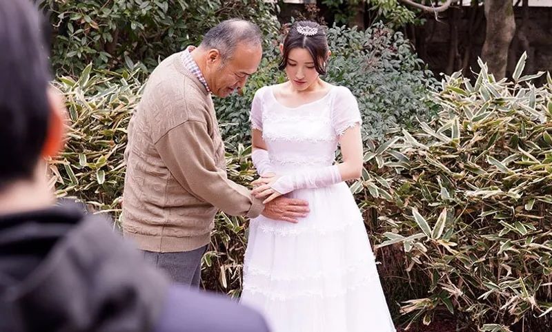 ông chồng quá yếu, vợ dù yêu nhưng vẫn thường xxx với bố chồng đến có thai