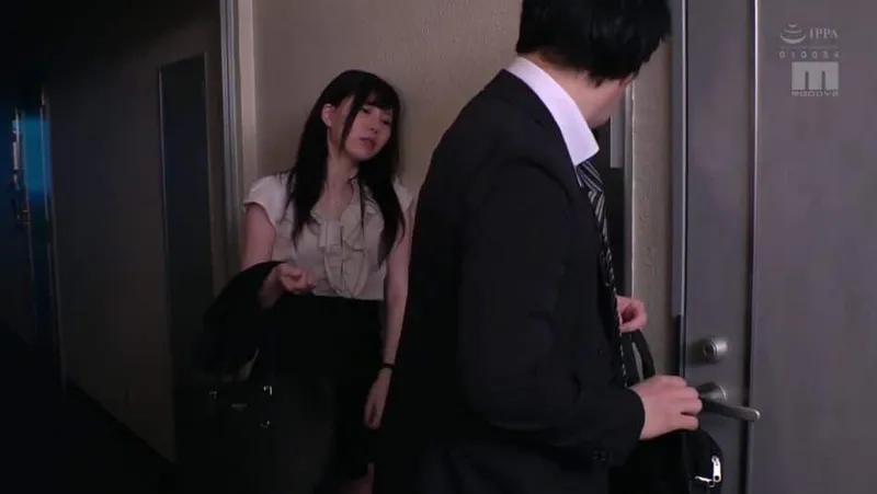 Vợ nhà cạnh bên nhận nhầm tôi là chồng trong một hôm say xỉn