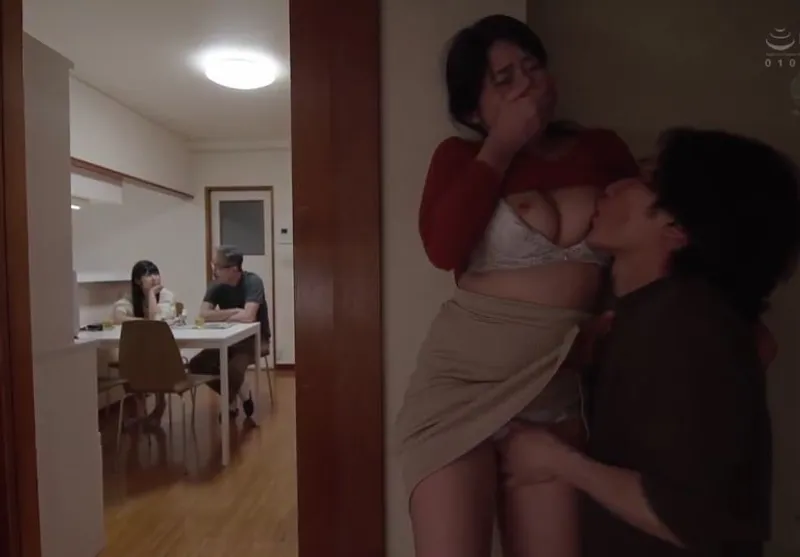 Má trộm nhìn cô vợ gã chồng con gái trả bài nào ngờ con rể nhìn thấy