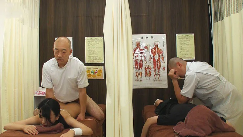 Dẫn bạn gái đi mát-xa rồi bị trả bài cạnh bên mà không hề hay biết