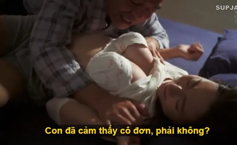 Nhìn con trai mải miết lao đầu vào việc khiến vợ nó lẻ loi cô quạnh, ông bố chồng nổi máu dâm đãng lao vào đụ con dâu.