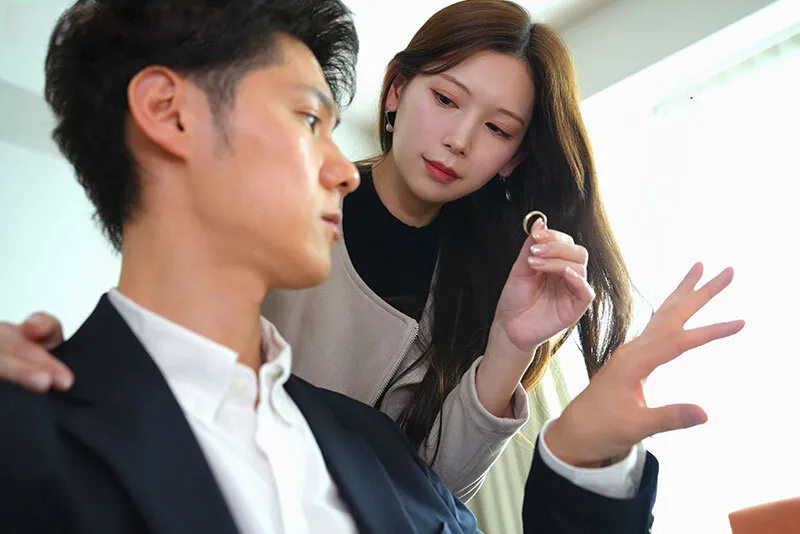 Người vợ đi đi giã ngoại, ông chồng ở nhà bị nhỏ em người vợ gạ chịch không trượt phát nào