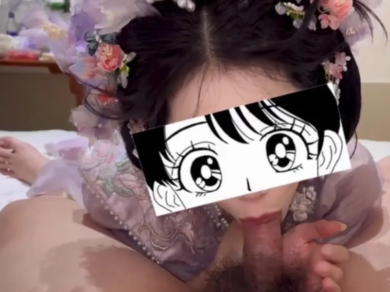 Gái xinh trong bộ đồ nhóc con liếm thằng nhỏ cực đã